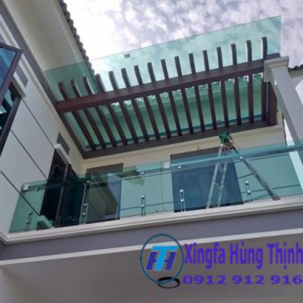 LAN CAN KÍNH TRONG SUỐT